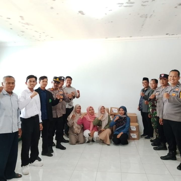 Penyaluran Bansos bersama Mapolda Jateng
